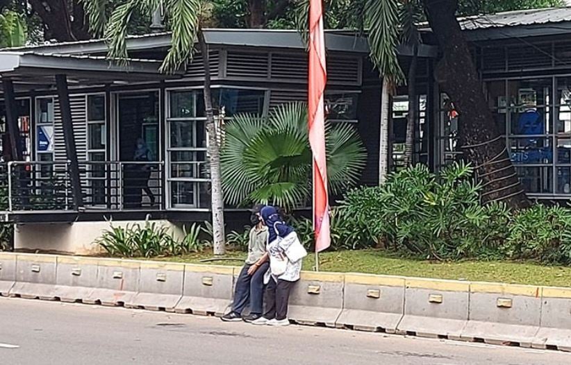 Unjuk Rasa Mahasiswa UMP di Patung Kuda, TransJakarta Mengalihkan Dua Rutenya