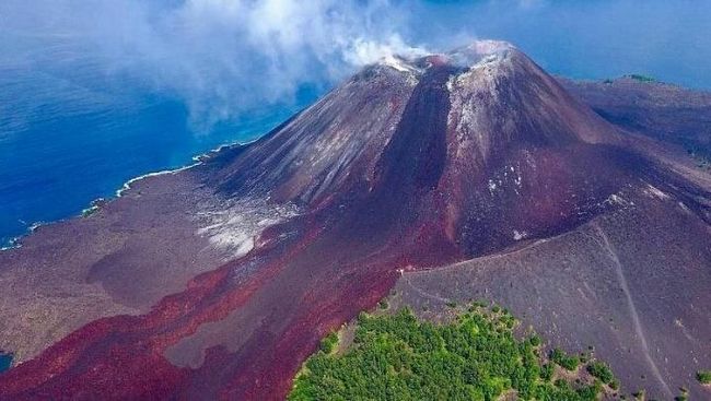 Hati-Hati! Gunung Anak Krakatau Telah Meletus 5 Kali Hari Ini