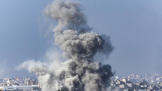 Kepulan Asap di Jalur Gaza Menewaskan 13 Warga Palestina