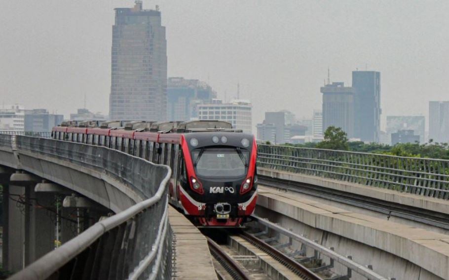 KAI Melaporkan Peningkatan Pengguna LRT Jabodebek Sebesar 33 Persen Selama Libur Natal 2023