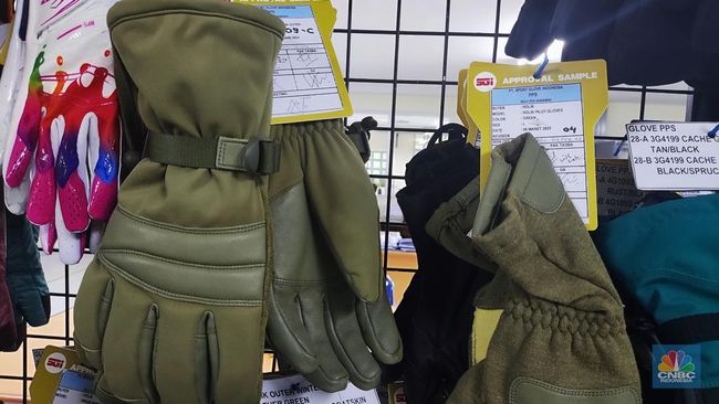 Gloves Made in Yogyakarta by RI’s Military Gain Worldwide Attention