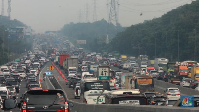 Padat Lalu Lintas Mudik Nataru, Jakarta-Cikampek Menerapkan Contraflow