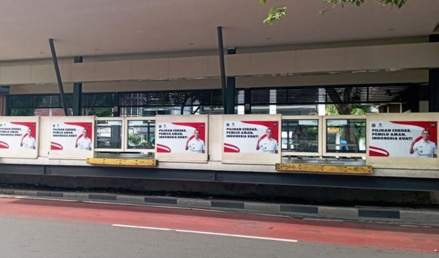 TransJakarta Merespons Soal Stiker Heru Budi di Halte dengan Begini