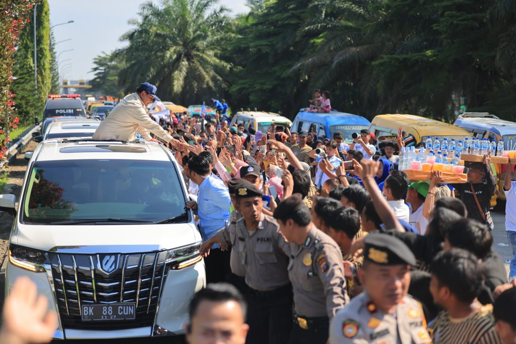 Ribuan Masyarakat Kepulauan Riau Meriahkan Kedatangan Prabowo