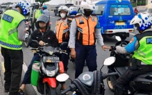 Ribuan Kendaraan Bermotor di Jakarta Ditilang karena Melanggar Arus Lalu Lintas