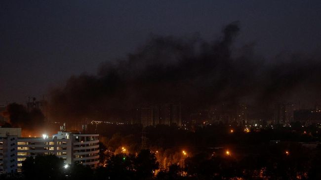 Konflik antara Rusia dan Ukraina! Pertemuan antara Putin dan Zelensky berujung pada bentrokan, kendaraan militer terkena serangan dengan bahan bakar dan gas.