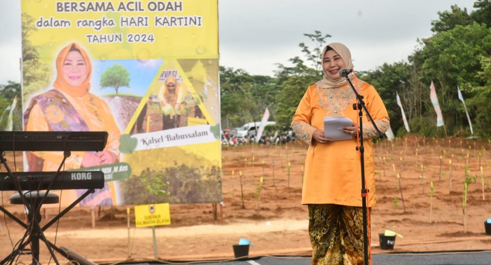 Acil Odah mengirimkan Pesan Semangat untuk Perempuan Banjar dalam Acara Penanaman Pohon Harmoni Hijau