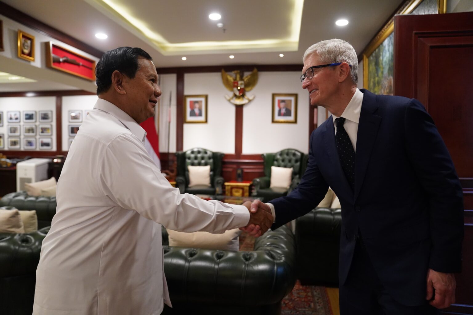 Apple’s CEO Tim Cook Visits President-Elect Prabowo Subianto After Sending Congratulations