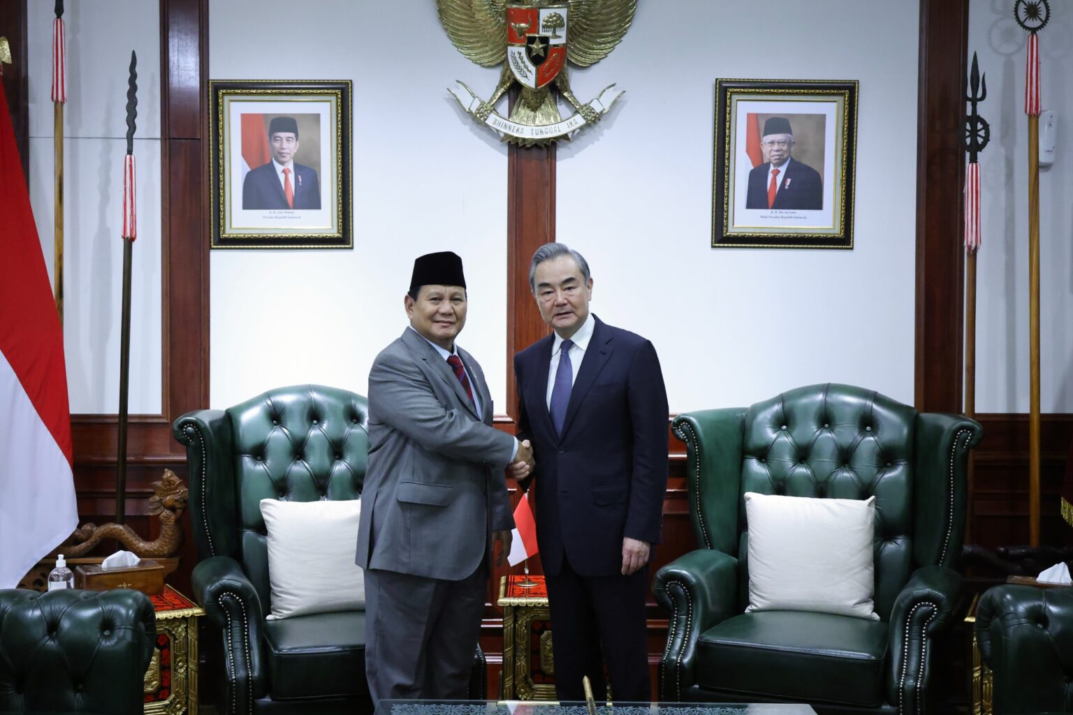 Prabowo Subianto greets Chinese Foreign Minister, praised as President-Elect with record-breaking votes