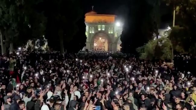 Al-Aqsa Mosque Complex Reportedly Stormed, Israeli Flag Raised