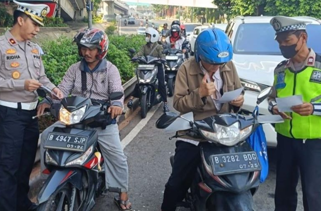 Polda Metro Jaya Temukan Banyak Pelanggaran Penggunaan Helm dan Sabuk Pengaman Selama Operasi Patuh Jaya 2024