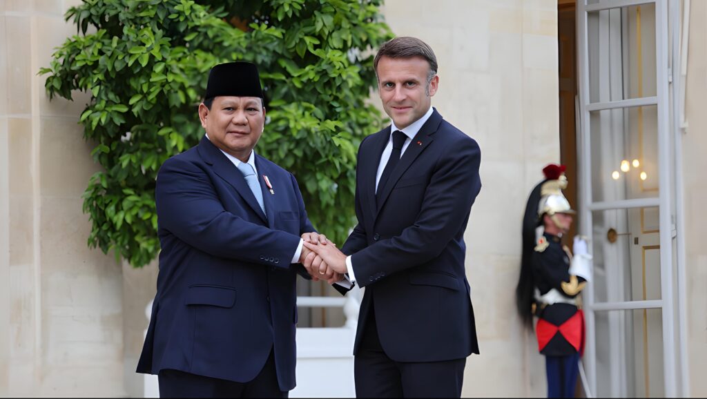 Prabowo Subianto Receives Warm Welcome from Macron at the Élysée Palace with Honor Guard