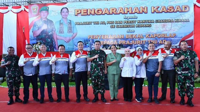 Tentara Nasional Indonesia Angkatan Darat Salurkan Bantuan kepada Warga Kupang