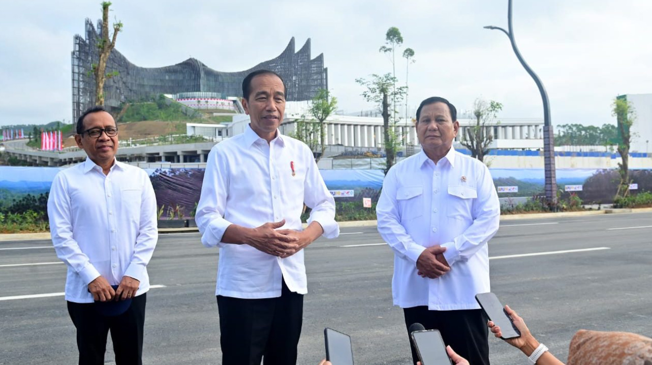 Presiden Jokowi dan Menhan Prabowo Subianto Tinjau Kemajuan Pembangunan IKN Pada Hari Senin Pagi