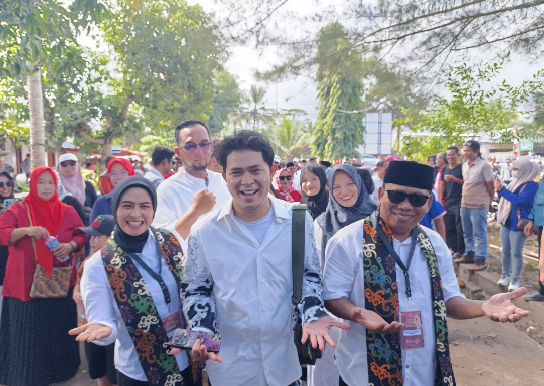 Cakra Khan Mendukung Paslon Citra-Ino dalam Mengajukan Dokumen ke KPU Pangandaran