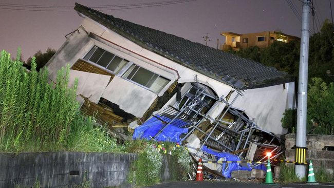 Tsunami Terjadi Akibat Gempa Besar di Jepang, Menyebabkan Kerusakan yang Parah