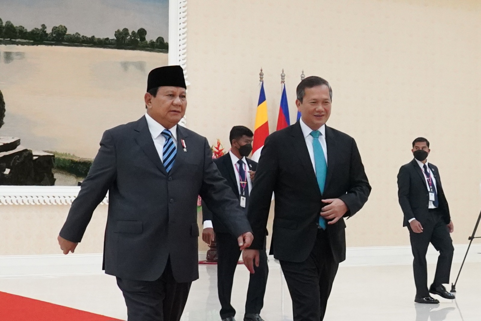 Prabowo Subianto Strengthen Collaboration for ASEAN Development by Meeting with Cambodian PM and Senate President