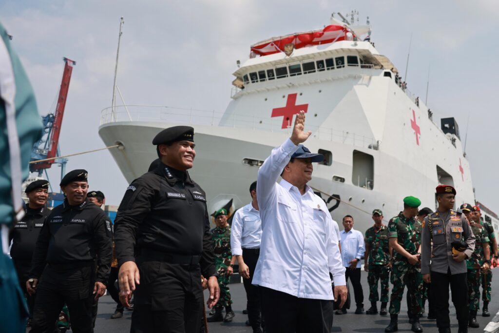 55 warships and 25 aircraft deployed in a stunning display by the Indonesian Navy