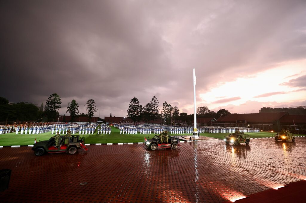 Prabowo Subianto Marches Through the Rain Alongside Cabinet Generals: “Leaders Must Be Wet If Soldiers Are Wet”