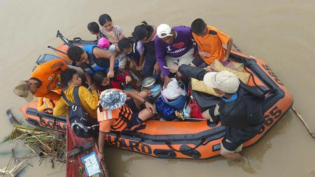 Badai Tropis Trami Melumpuhkan Tetangga RI