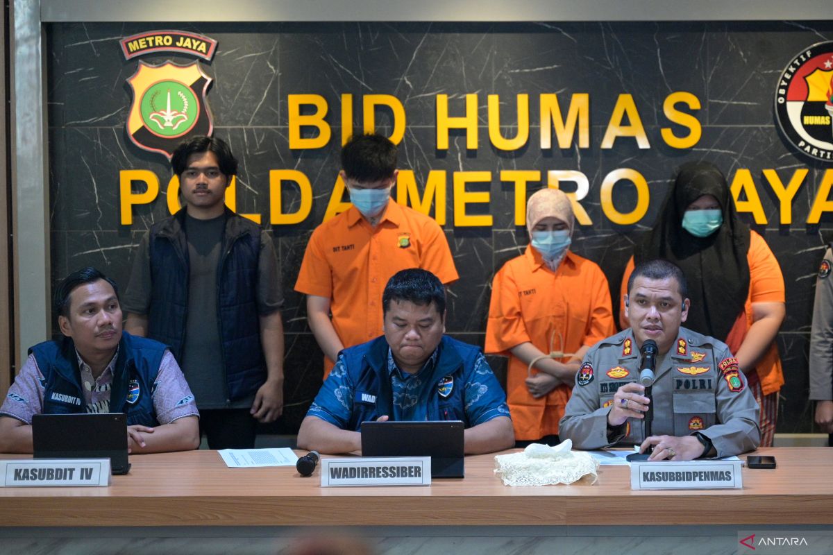 Ungkap-kasus-penipuan-modus-love-scamming-040725-fzn-2.jpg