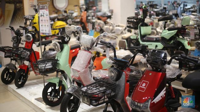 promo-sepeda-listrik-di-transmart-full-day-sale-cnbc-indonesiatias-budiarto-1_169.jpeg