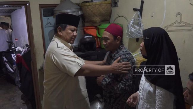 prabowo-datangi-rumah-affan-kurniawan-yang-tewas-dilindas-rantis-1756486177241_169.jpeg