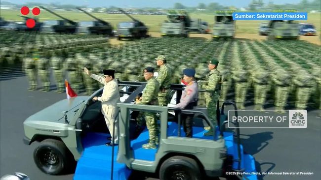 prabowo-hadiri-upacara-gelar-pasukan-dan-kehormatan-militer-di-batujajar-1754797479422_169.jpeg