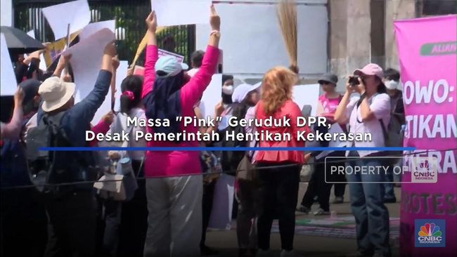 emak-emak-pink-geruduk-dpr-desak-pemerintah-hentikan-kekerasan-1756872531832_169.jpeg